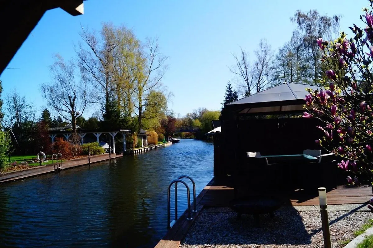 Holiday home Ferienhaeuschen Direkt Am Wasser Inklusive 2 Boote Berlin